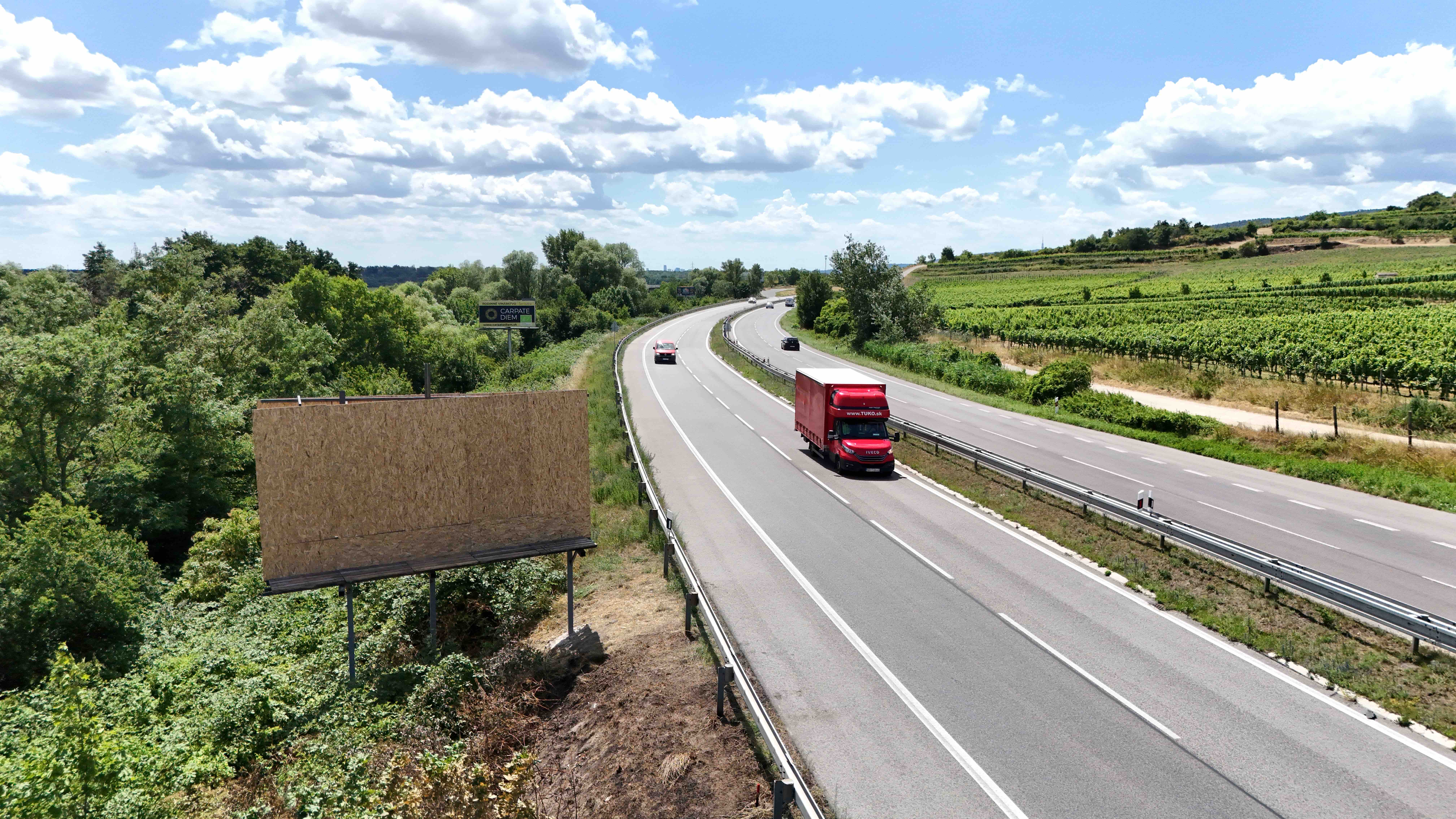 453002 Bigboard, Svätý Jur ()