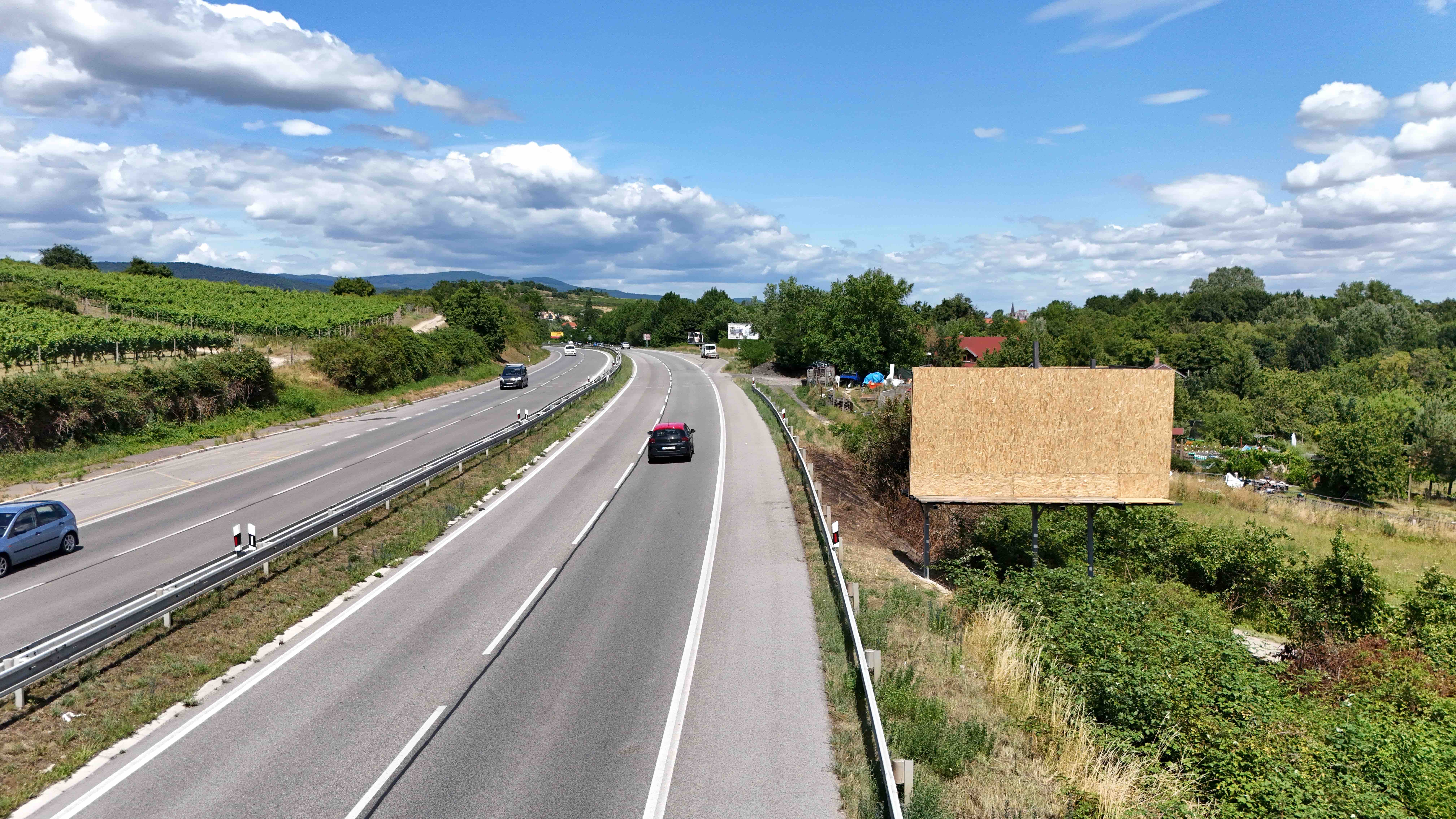 453002 Bigboard, Svätý Jur ()