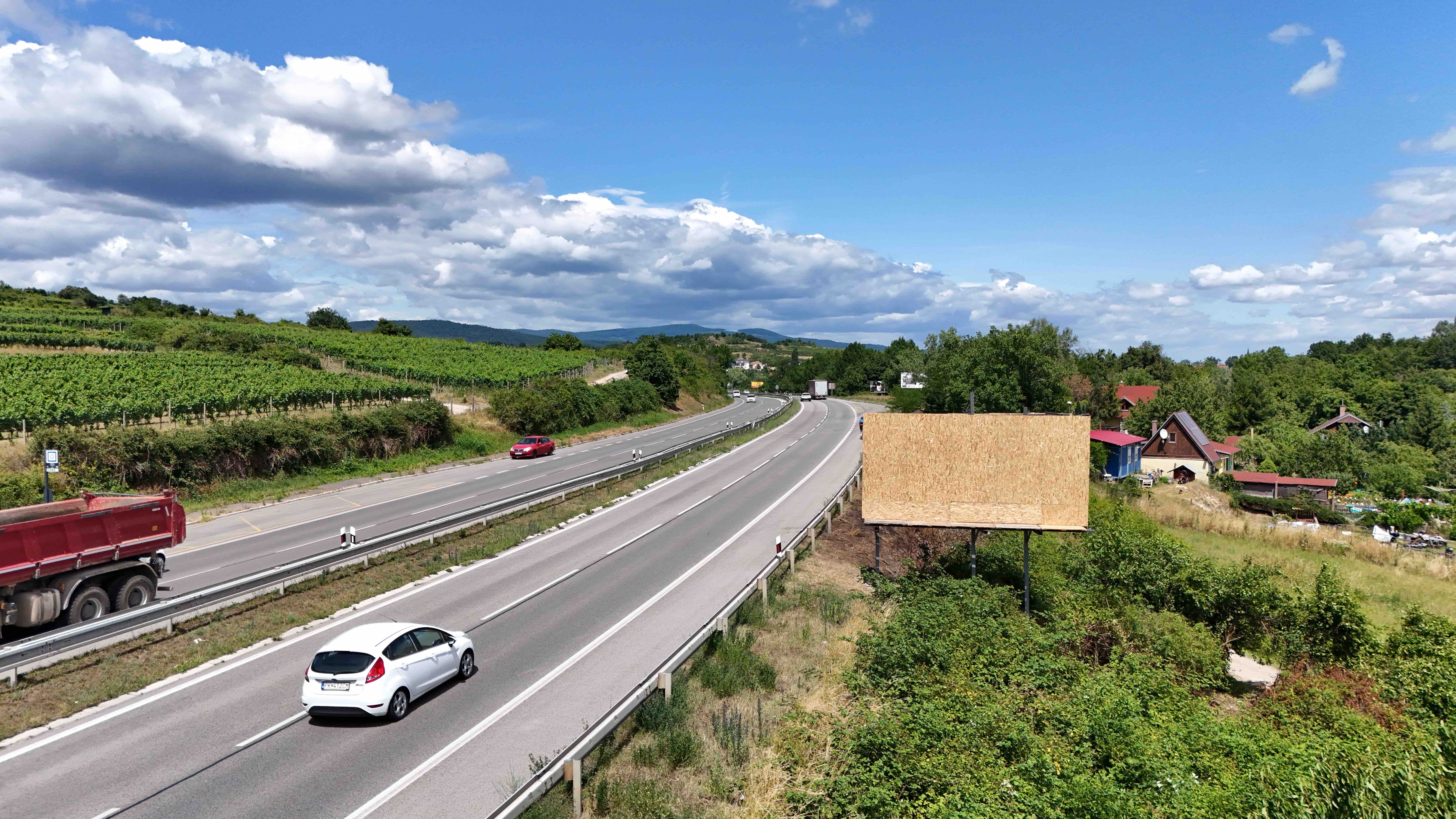 453002 Bigboard, Svätý Jur ()
