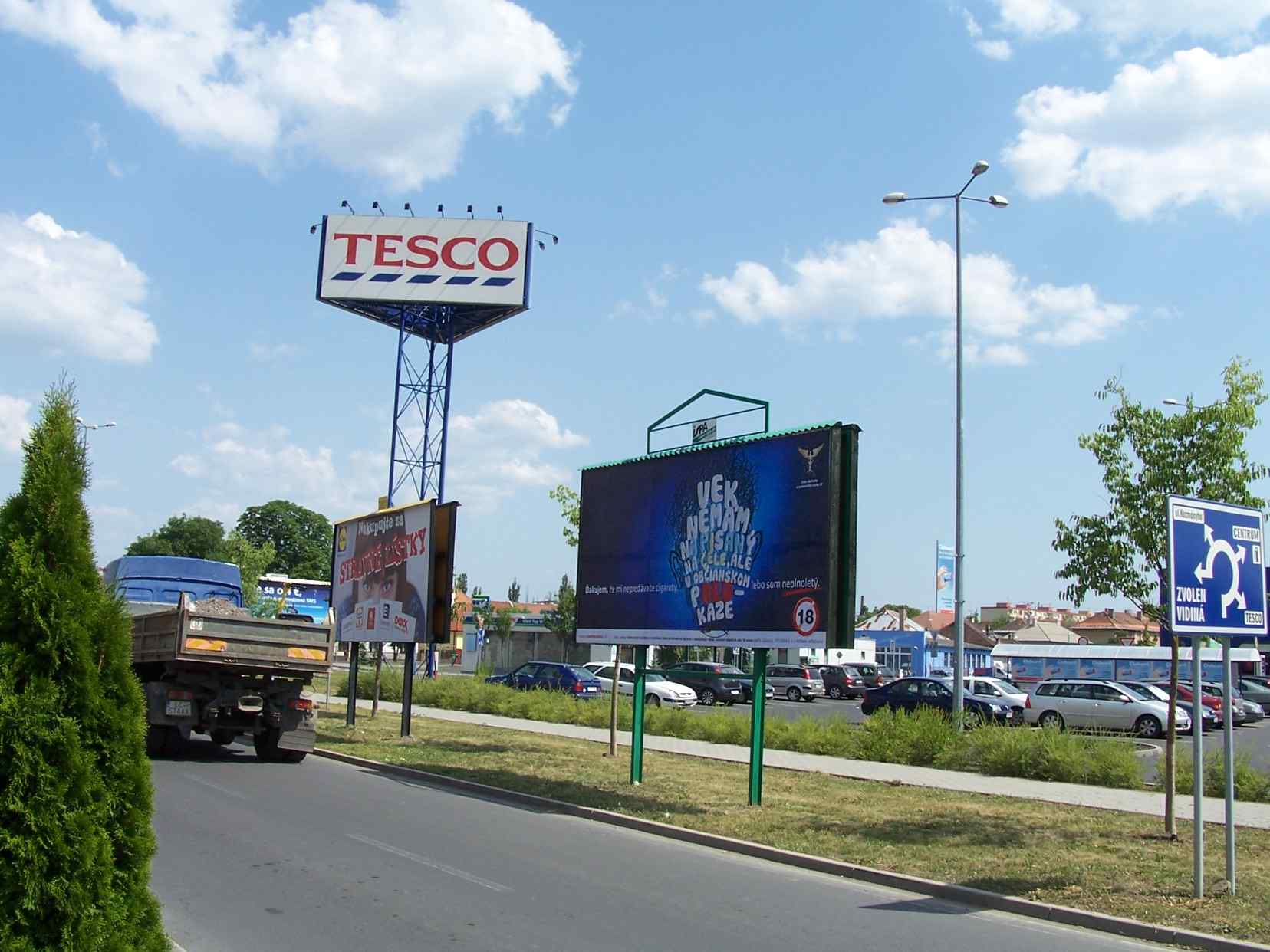 341102 Billboard, Lučenec (HM Tesco / Ul. Podjavorinskej)