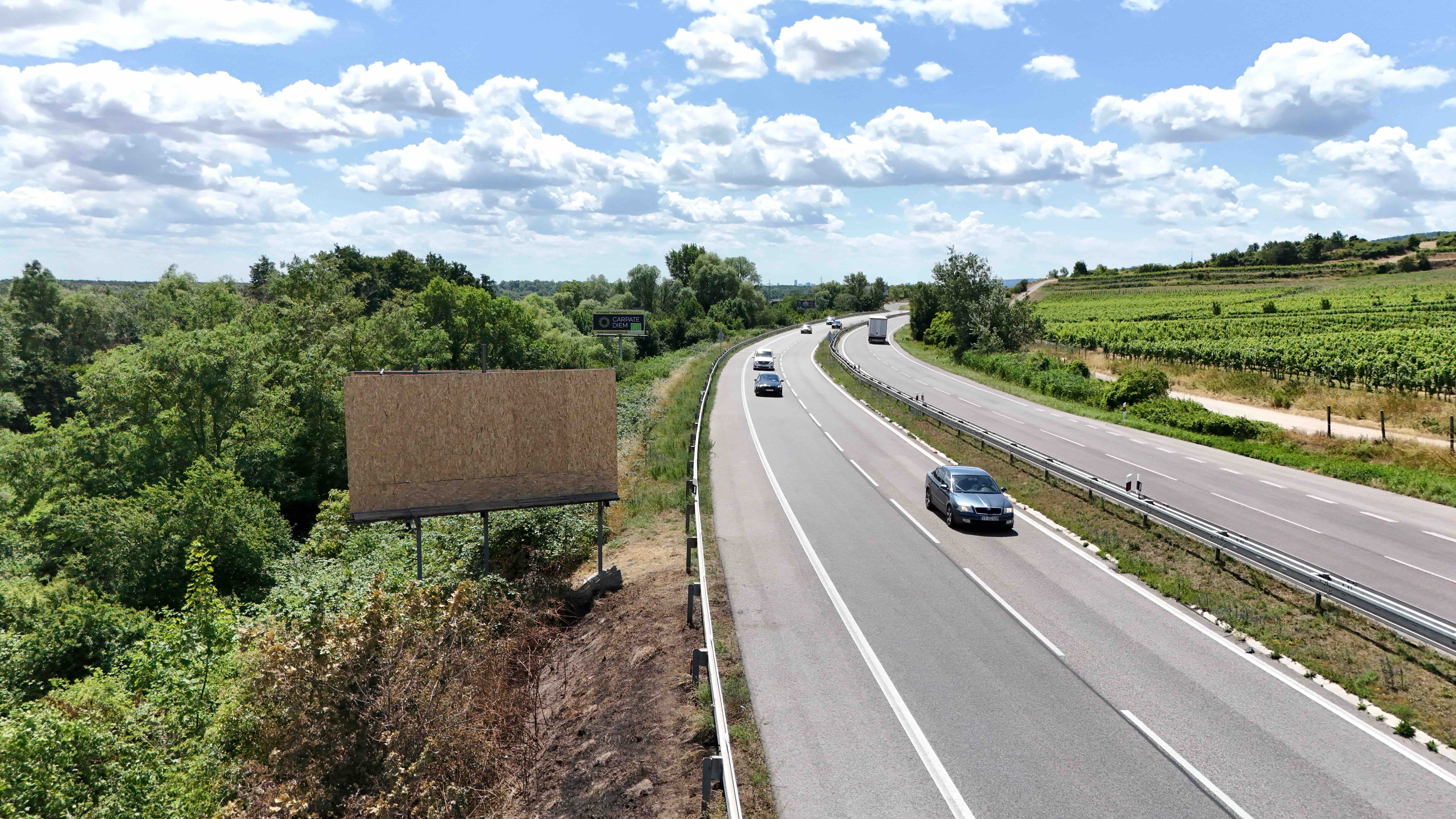 453002 Bigboard, Svätý Jur ()