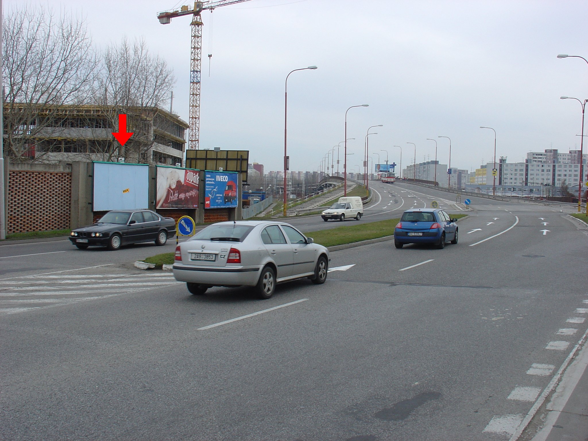 1511798 Billboard, Bratislava (frekv. komunikácia, v križovatke, trasy MHD, v blízkosti stanica ŽSR, zákl.škola, Poliklinika, kolmo)